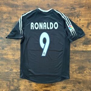 Real Madrid 2004/05 Away Soccer Jersey – Ronaldo (R9)